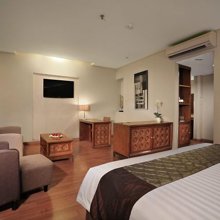 Aston Tanjung City Hotel Exterior photo