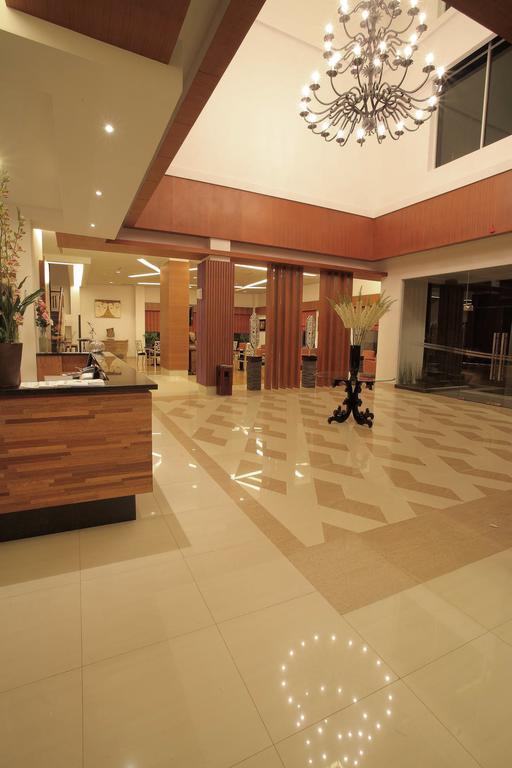 Aston Tanjung City Hotel Exterior photo