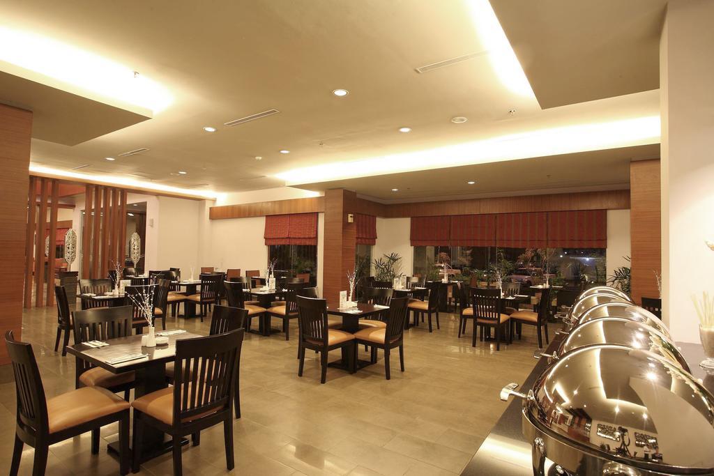 Aston Tanjung City Hotel Exterior photo