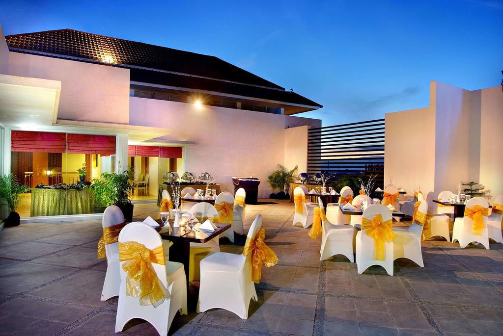 Aston Tanjung City Hotel Exterior photo