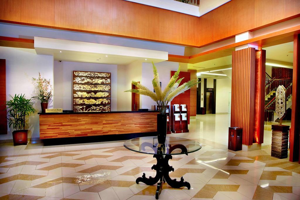 Aston Tanjung City Hotel Exterior photo