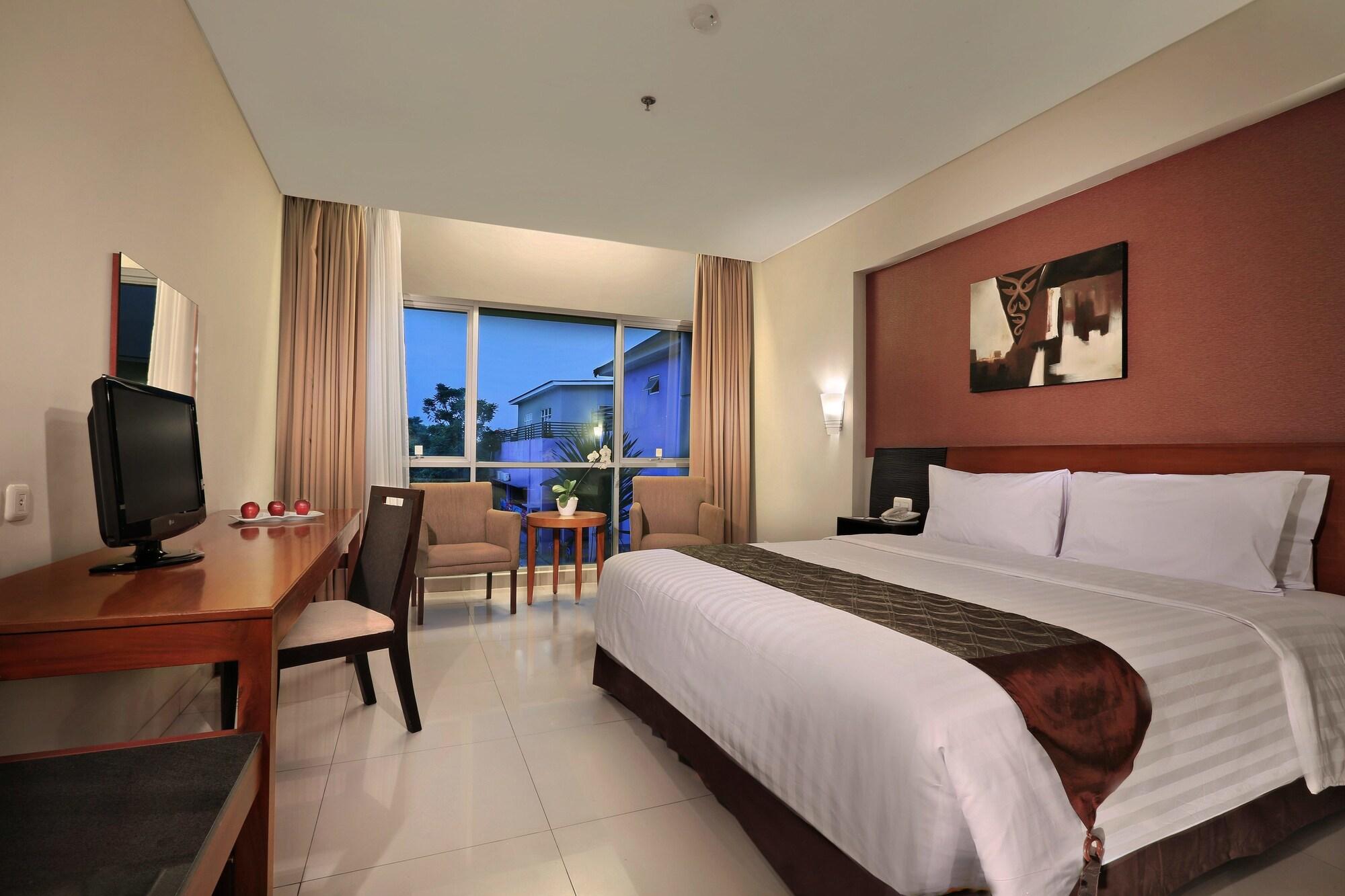 Aston Tanjung City Hotel Exterior photo