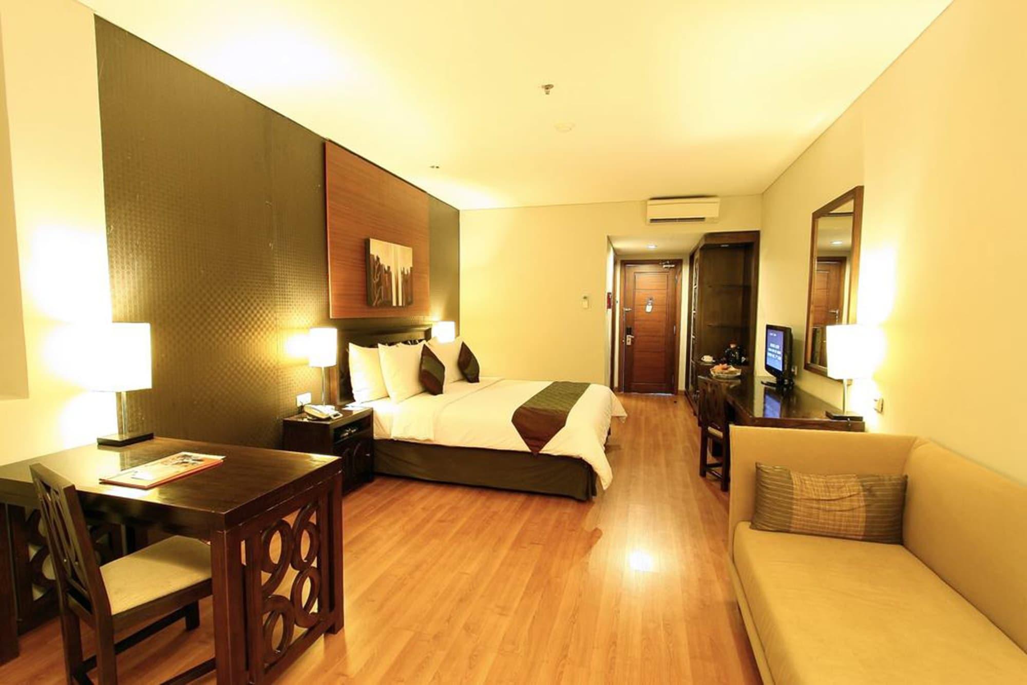 Aston Tanjung City Hotel Exterior photo