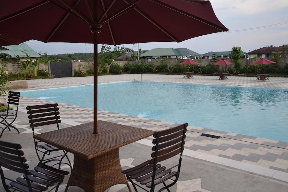 Aston Tanjung City Hotel Exterior photo