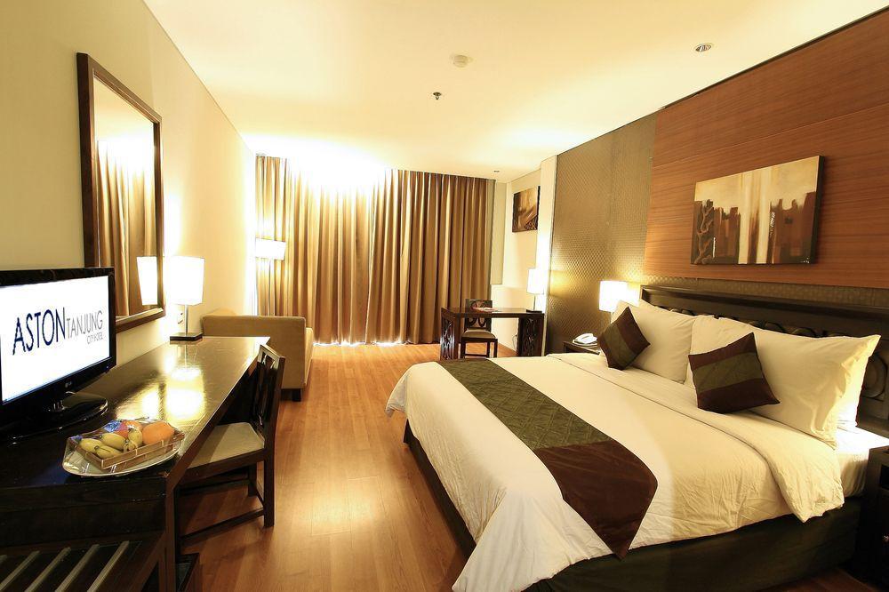 Aston Tanjung City Hotel Exterior photo