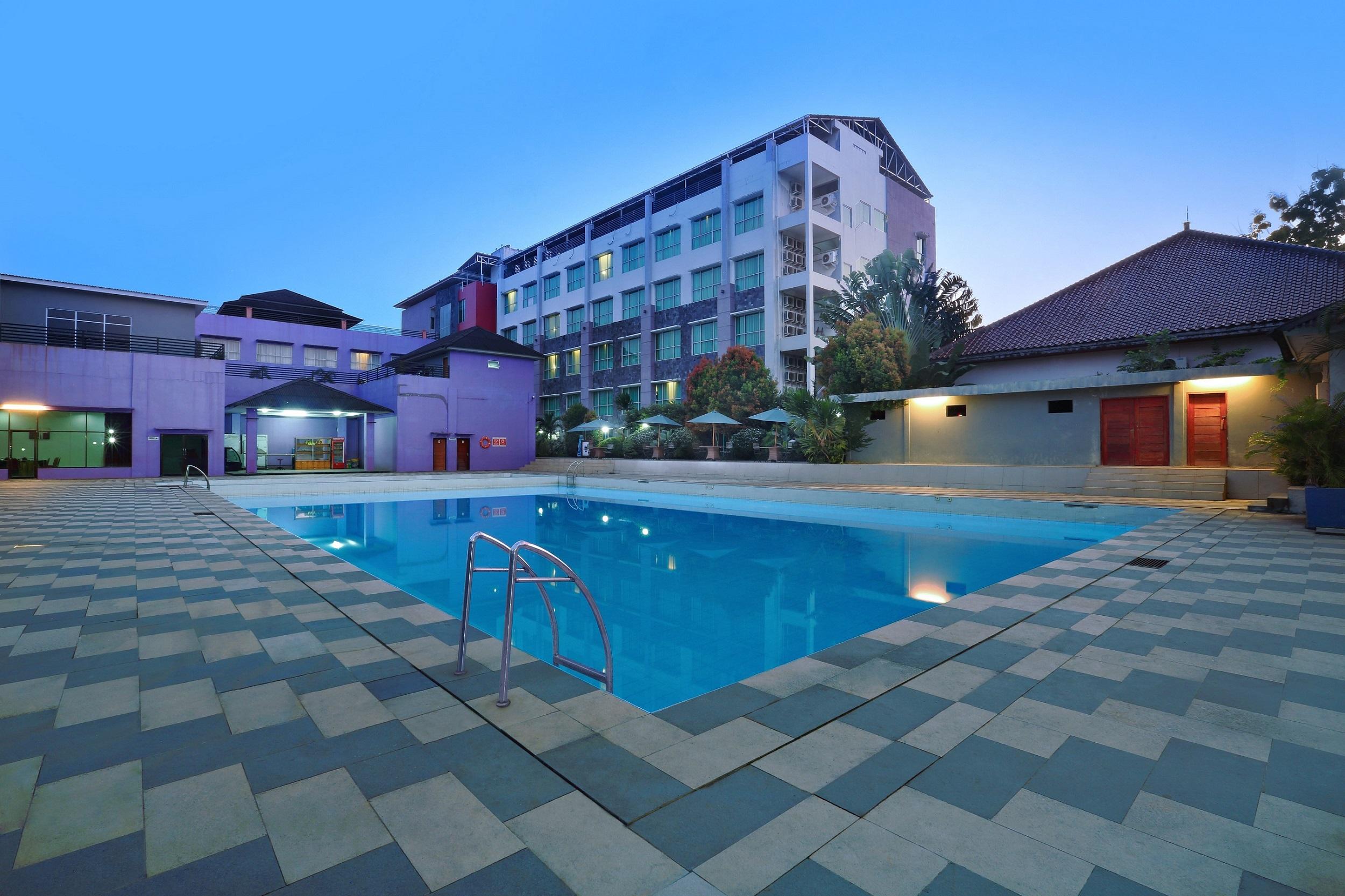 Aston Tanjung City Hotel Exterior photo