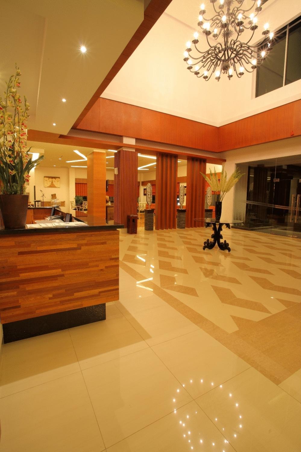 Aston Tanjung City Hotel Exterior photo