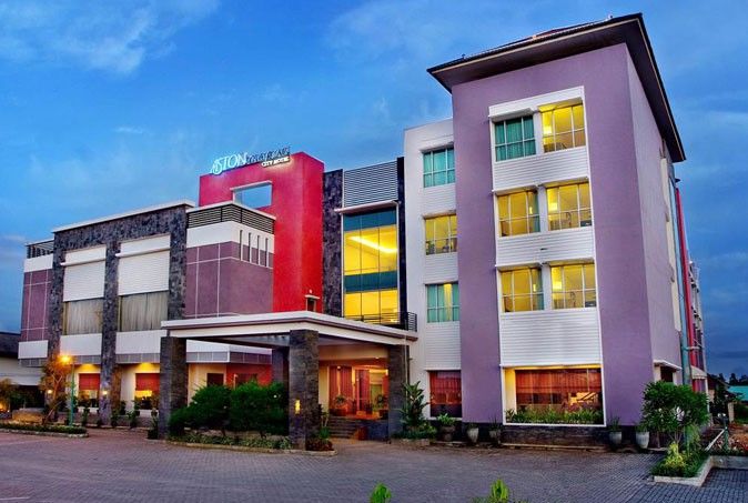 Aston Tanjung City Hotel Exterior photo