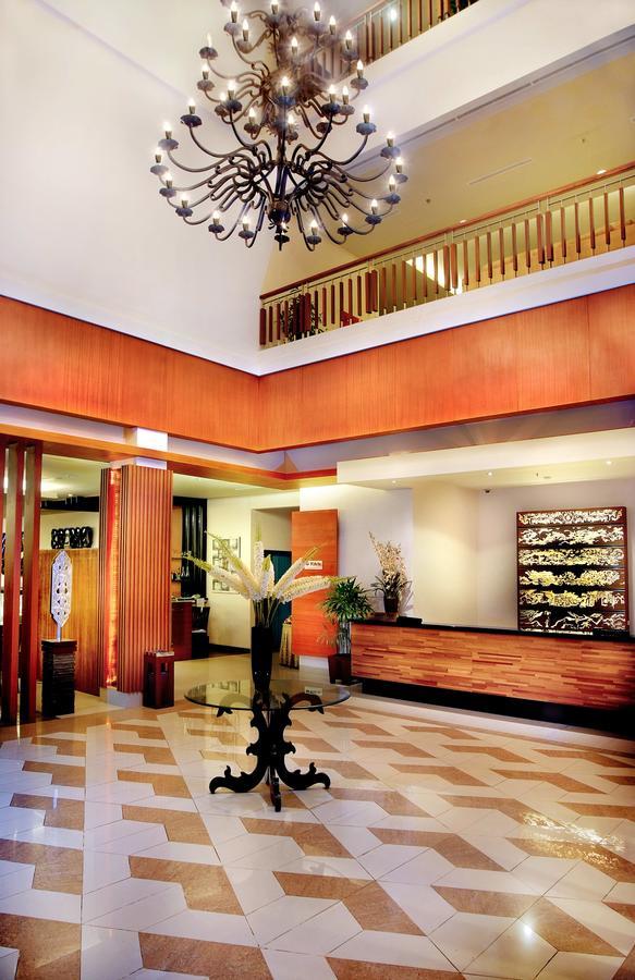 Aston Tanjung City Hotel Exterior photo