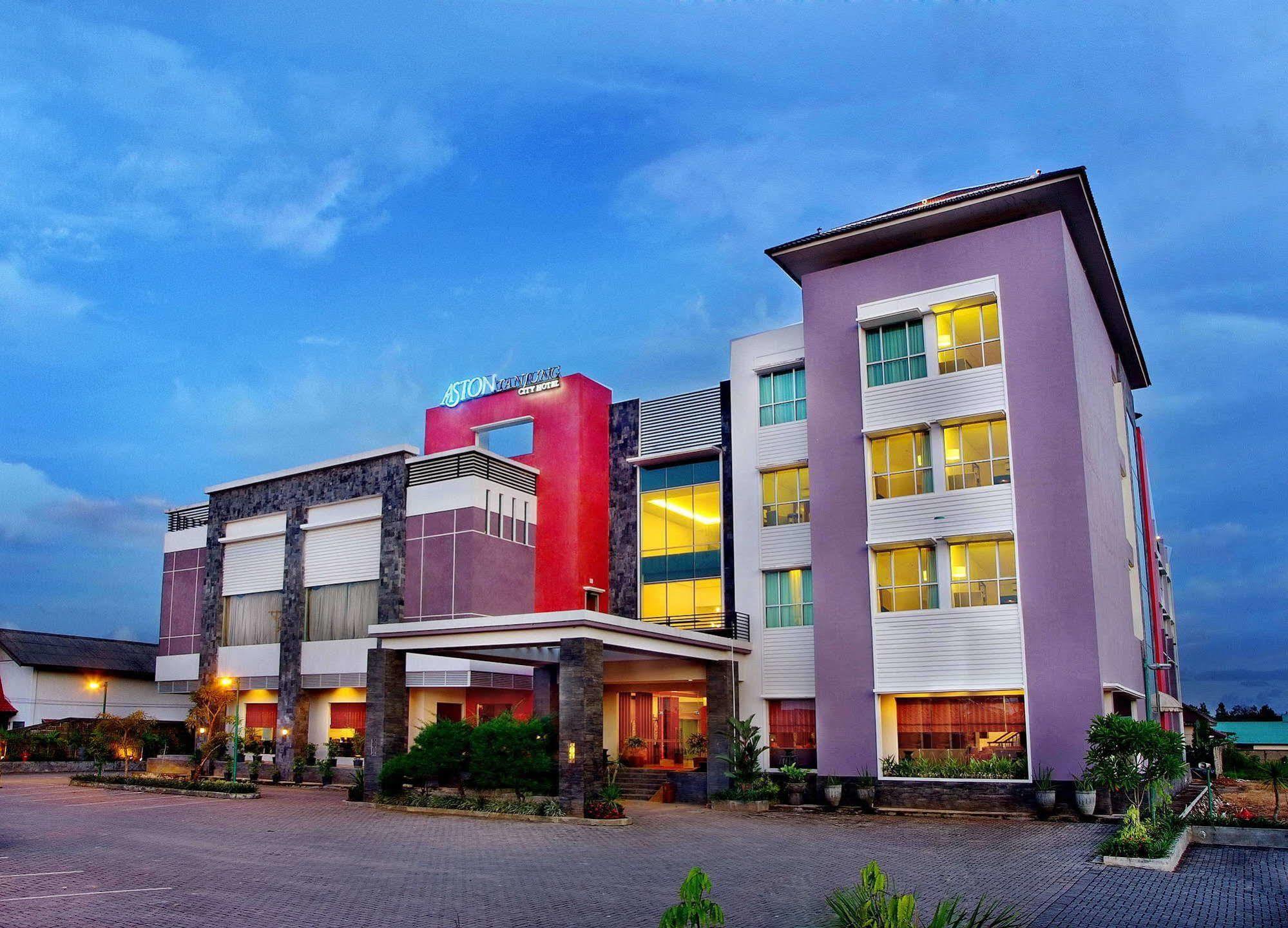 Aston Tanjung City Hotel Exterior photo