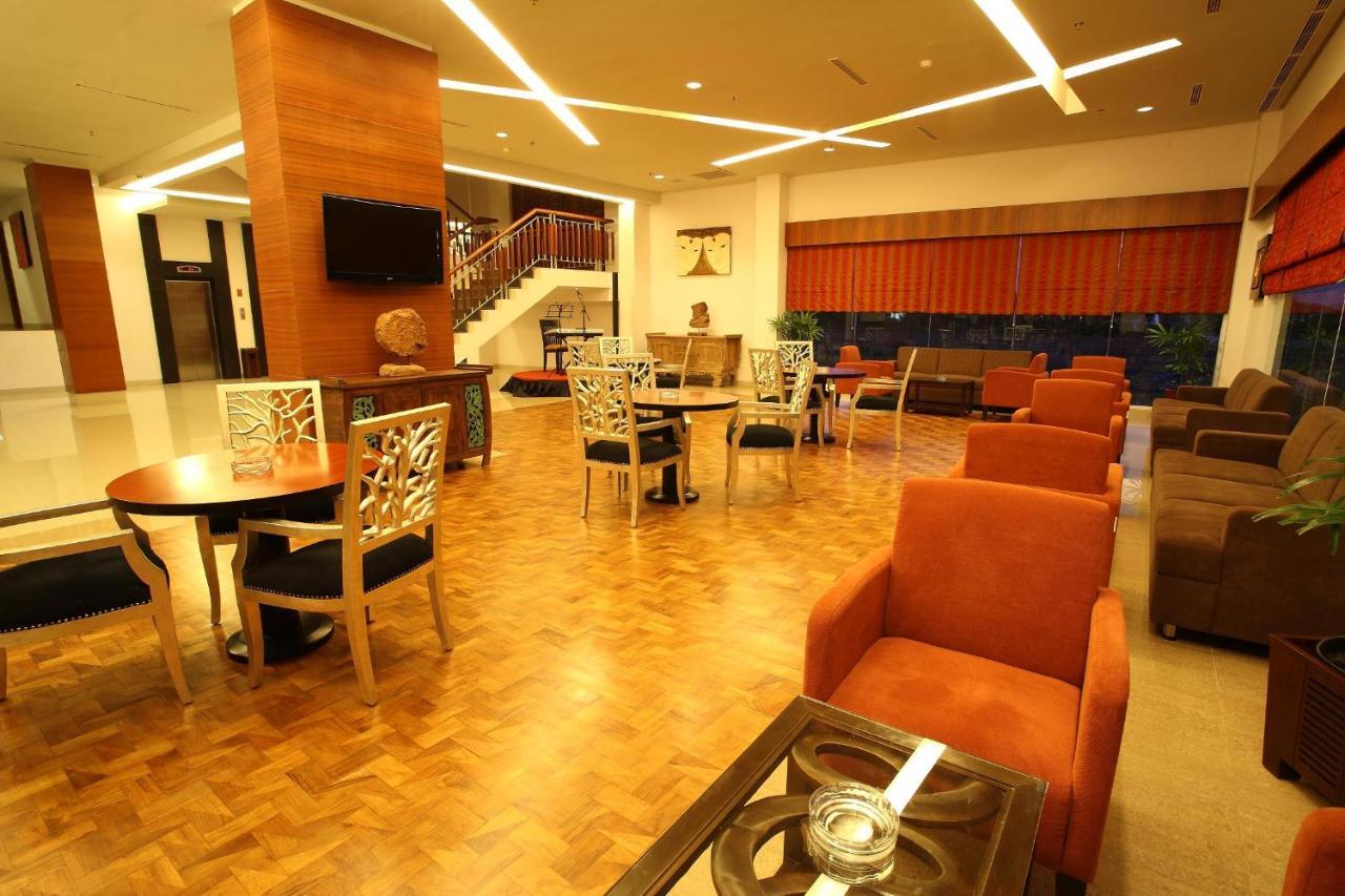 Aston Tanjung City Hotel Exterior photo